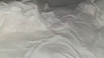 Clea Gaultier Si Sveglia Per Un Incontro Intimo A Tarda Notte - Via Mysexmobile